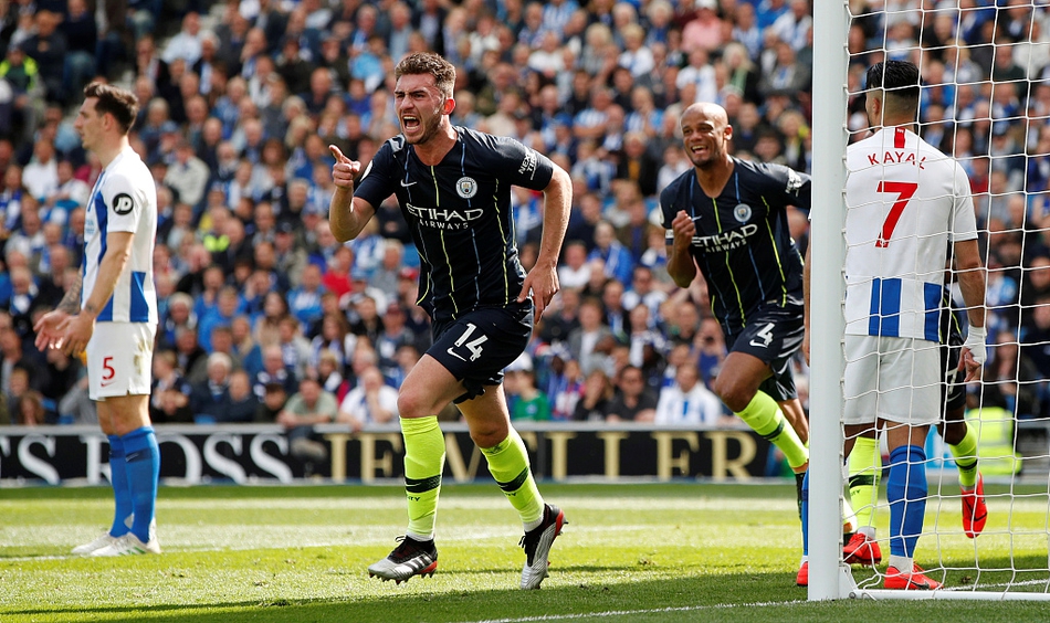 川超自贡队提前出线，奥运冠军高敏献花，全队坐摩托车巡游（自贡队在川超提前出线，奥运冠军高敏献花，全队骑摩托巡游）