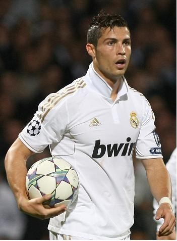 网球到底是黄色还是绿色的？ 你们觉得呢？（网球究竟是黄色还是绿色？你怎么看？）