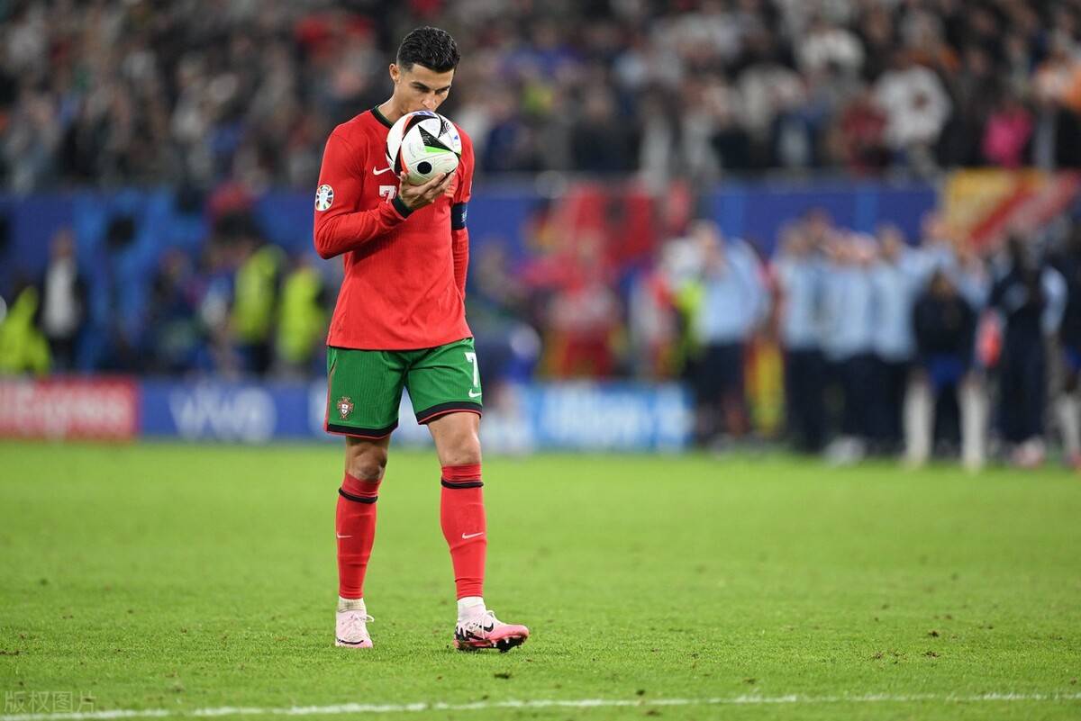 外租离队，帕利尼亚：祝拜仁新赛季取得成功，谢谢你们（外租告别！帕利尼亚致谢拜仁：预祝新赛季顺利）