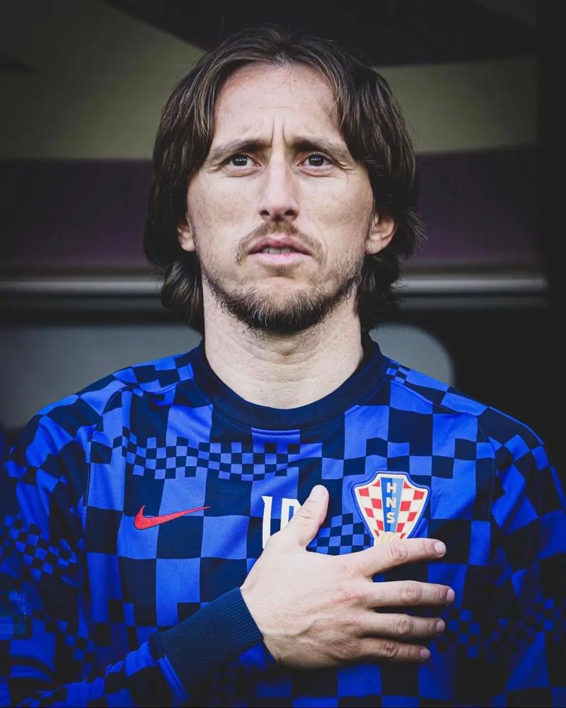 镜报：巴尔韦德不满阿隆索执教风格或考虑离队，曼联对其有意（镜报：巴尔韦德不满阿隆索执教理念或寻求离队，曼联有意引进）