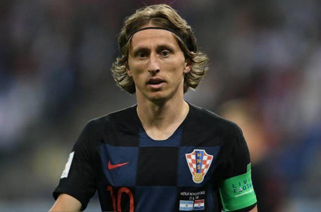 逆天，挪威甲门将点球大战一脚将摆好的球踢走以干扰对方（离谱！挪威甲门将在点球大战中一脚踢走摆好的球干扰对手）