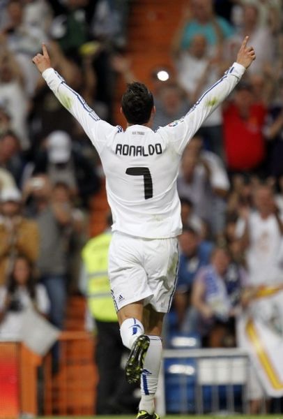 41岁罗本已成为职业板网球手，拥有3个积分世界排名第1980位（41岁罗本转战职业板网球，积3分位列世界第1980名）