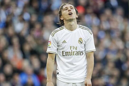 曼联球星表现亮眼，巴萨考虑买断拉什福德，利物浦遭绝平，阿森纳惨败维拉。（曼联核心闪耀，巴萨欲买断拉什福德；利物浦被绝平，阿森纳惨败维拉）